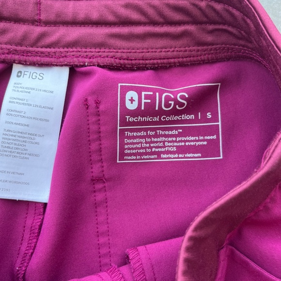 Figs Women's Top and bottom in Magenta - Picture 4 of 6